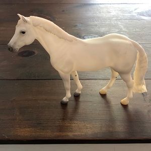 Breyers traditional white snowman horse